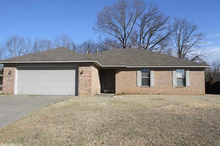 Nice starter home in Greenbrier. Close to schools and is move-in ready. Schedule your showing today.