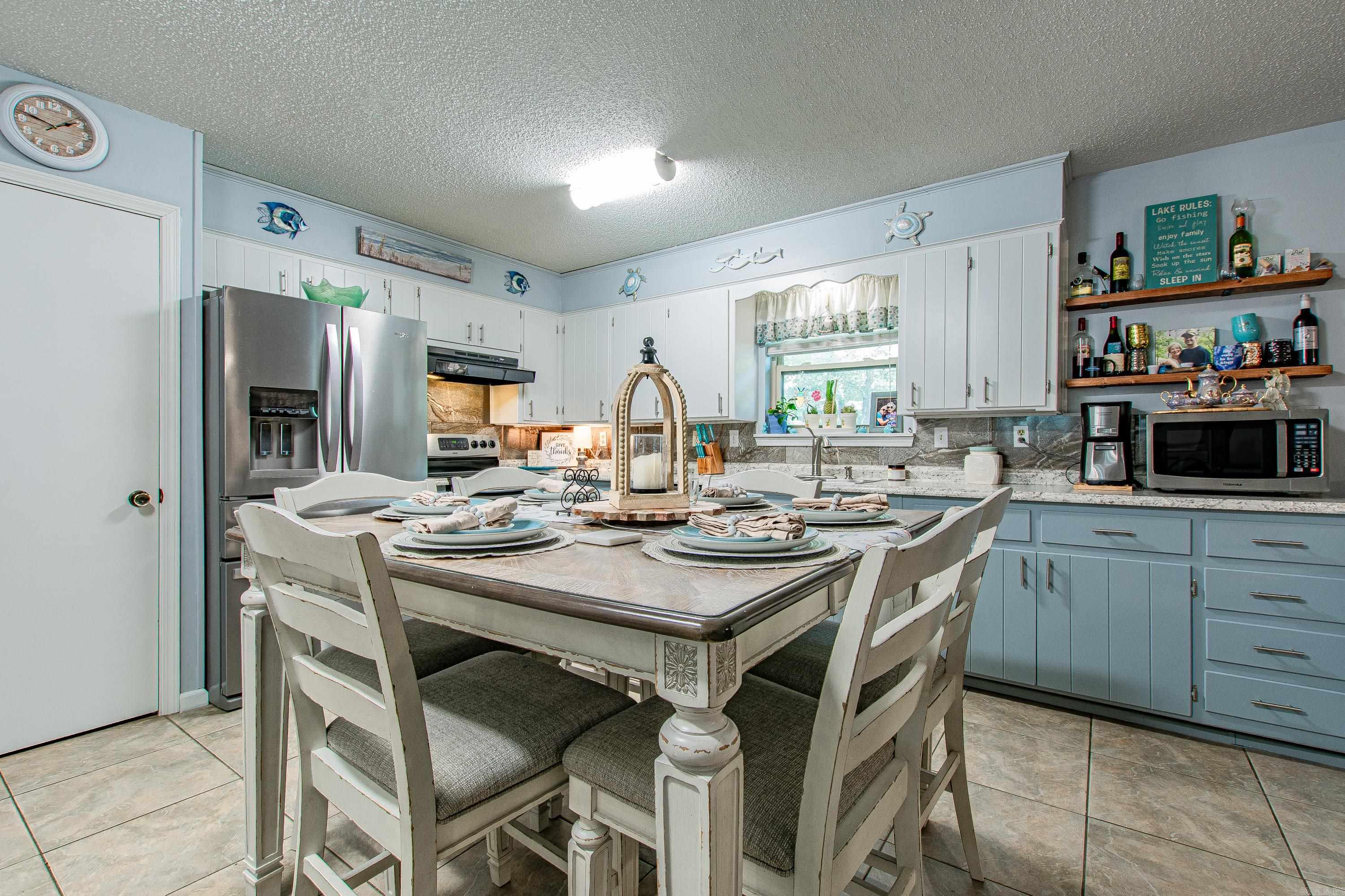 LAKE KRISLOR - Residential