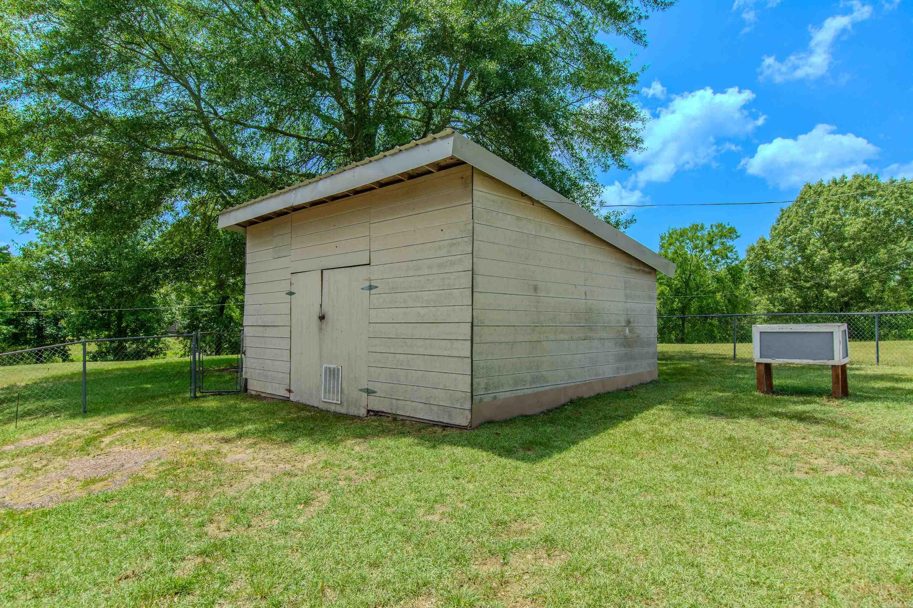 LAKE KRISLOR - Residential