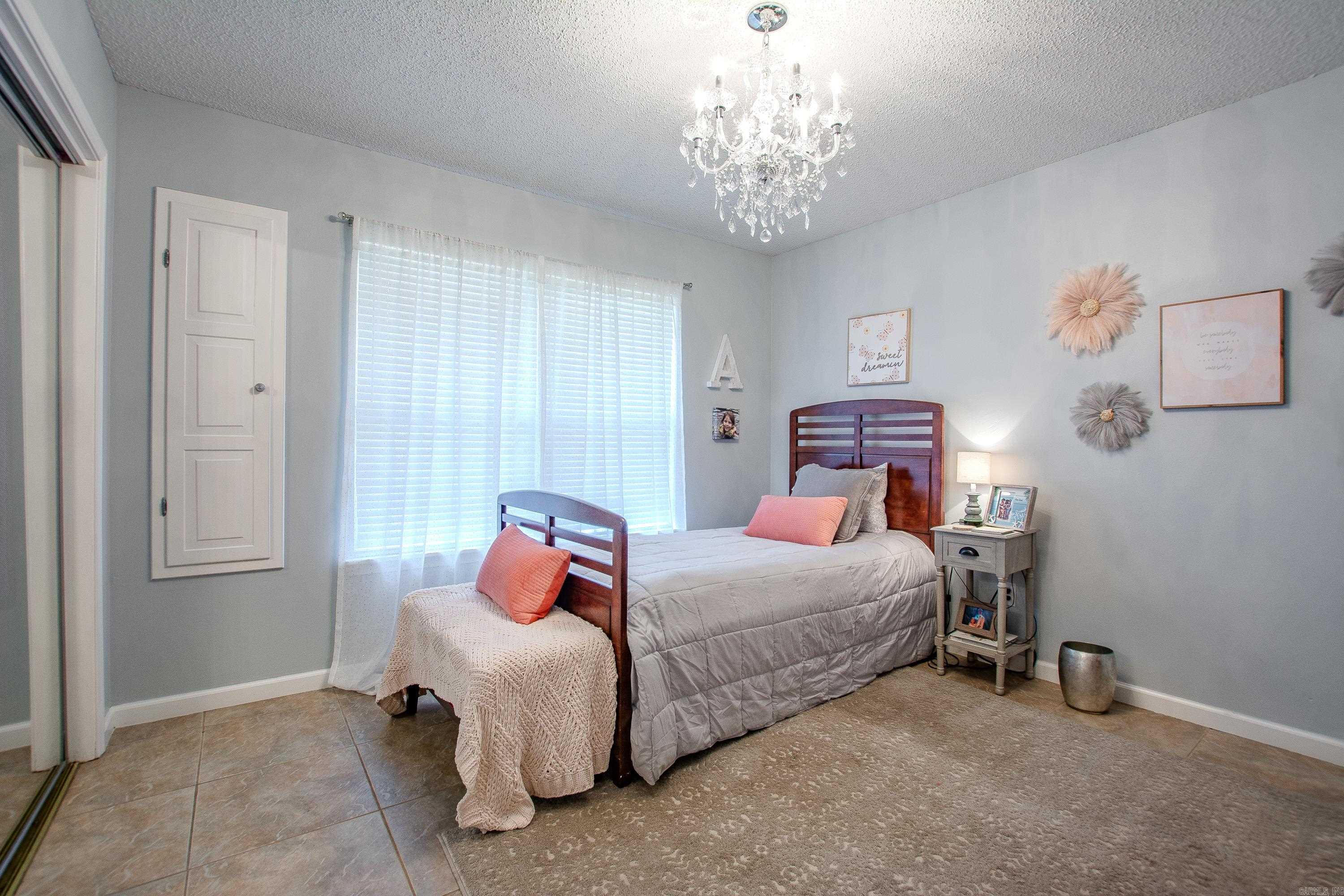 LAKE KRISLOR - Residential