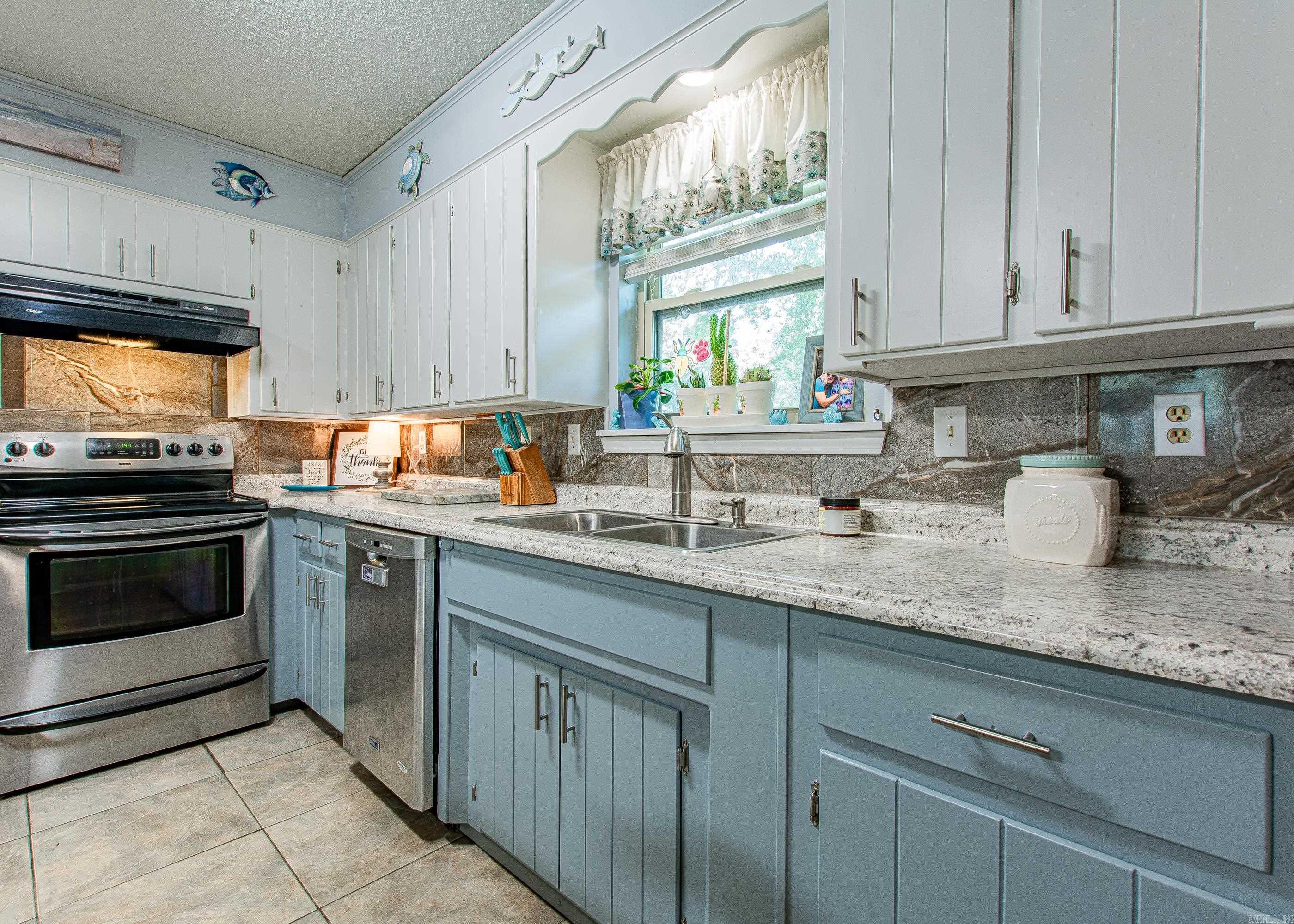 LAKE KRISLOR - Residential