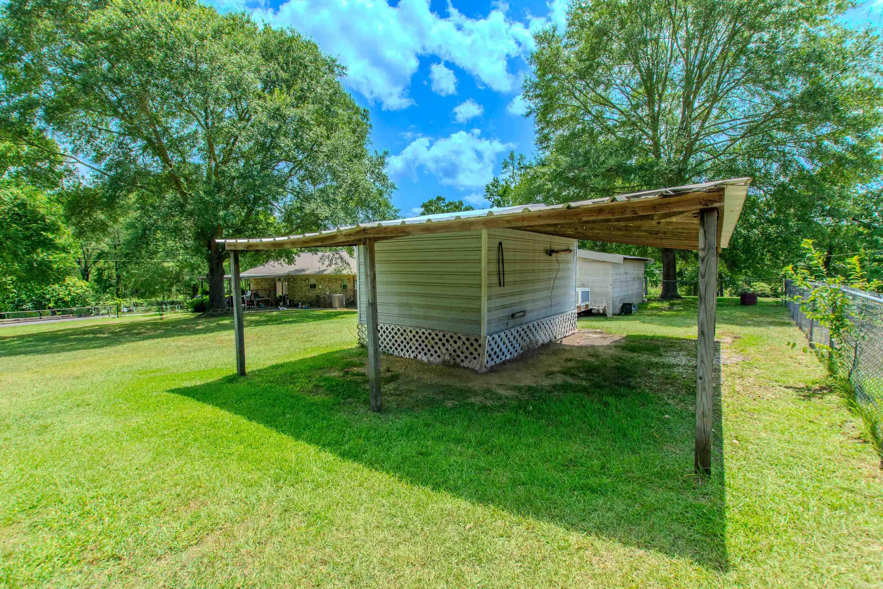 LAKE KRISLOR - Residential