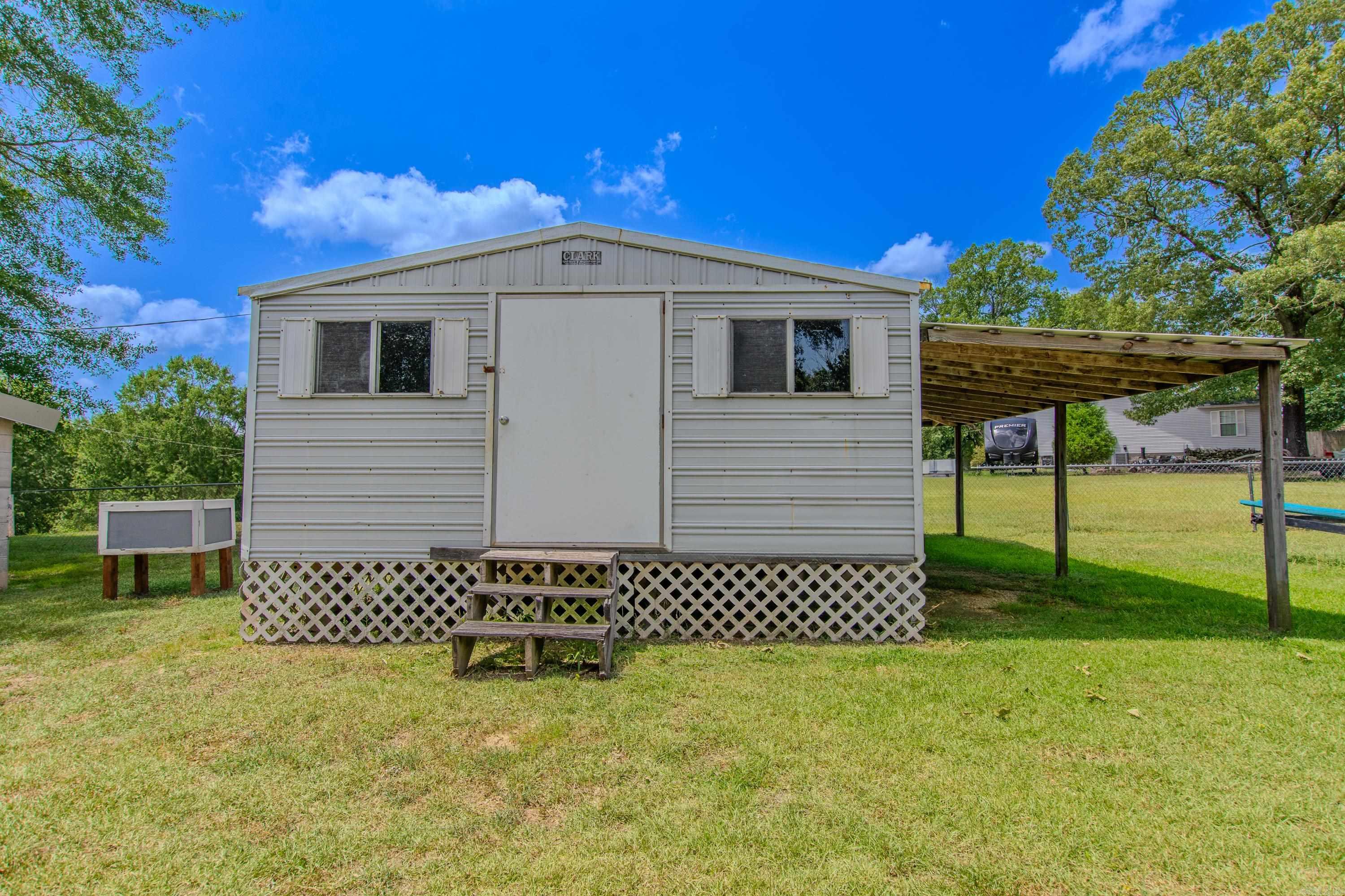 LAKE KRISLOR - Residential