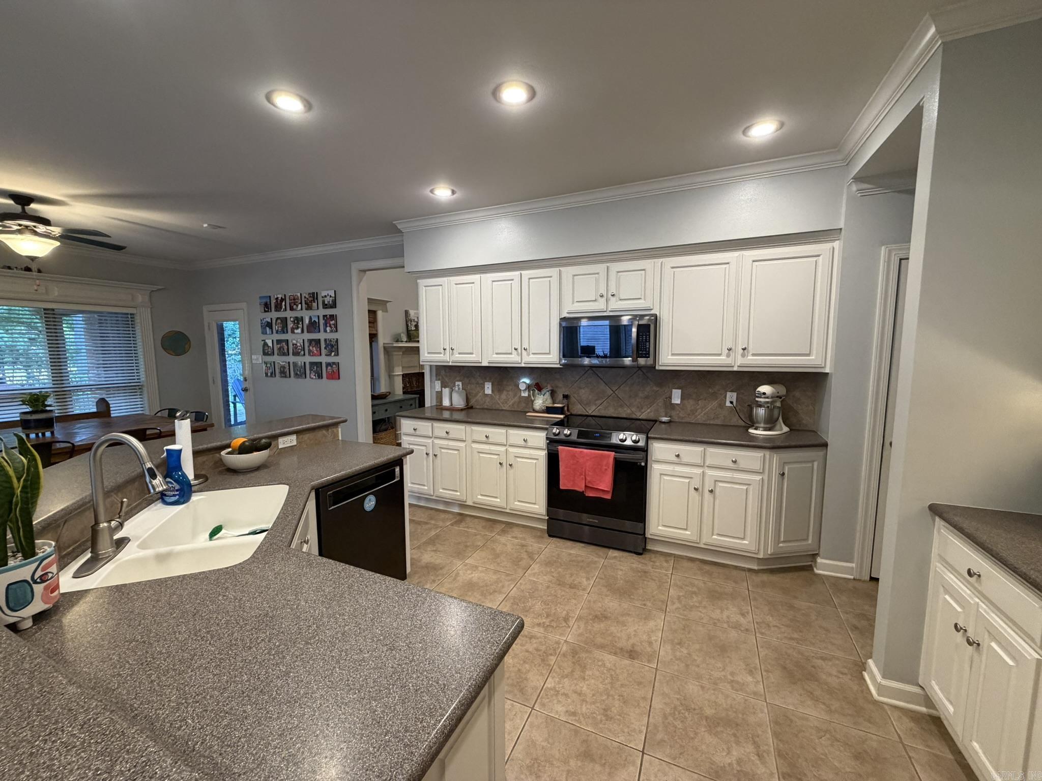 COUNTRY CLUB OF ARK THE - Residential