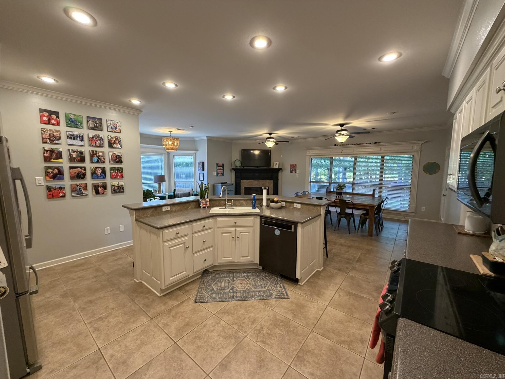 COUNTRY CLUB OF ARK THE - Residential