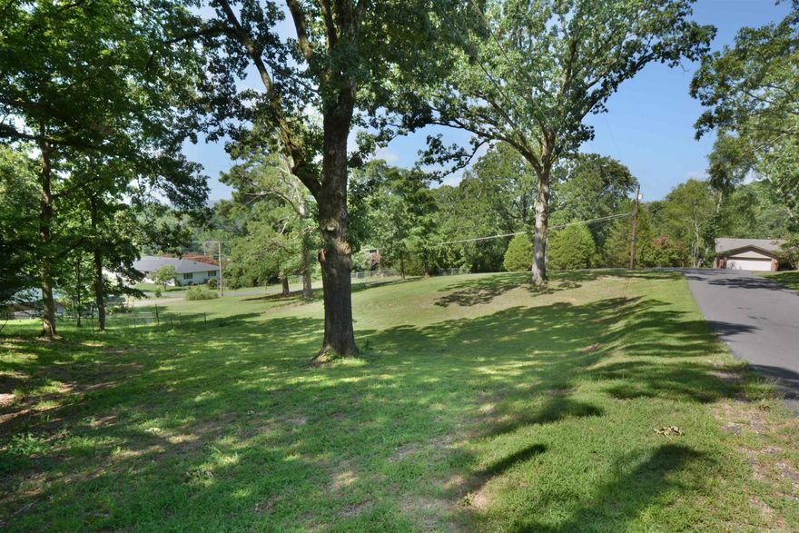 LARGE CORNER BUILDING LOT WITH LAKE VIEW--IN THE 7 SOUTH (CENTRAL AVE CORRIDOR, SUPER CLOSE TO ALL AMINITIES.  HAS TEMP ELECTRIC POLE ALREADY IN PLACE.  BRING YOUR PLANS AND START BUILDING. PER BILL OF ASSURANCE 1600 SQ FT MIN