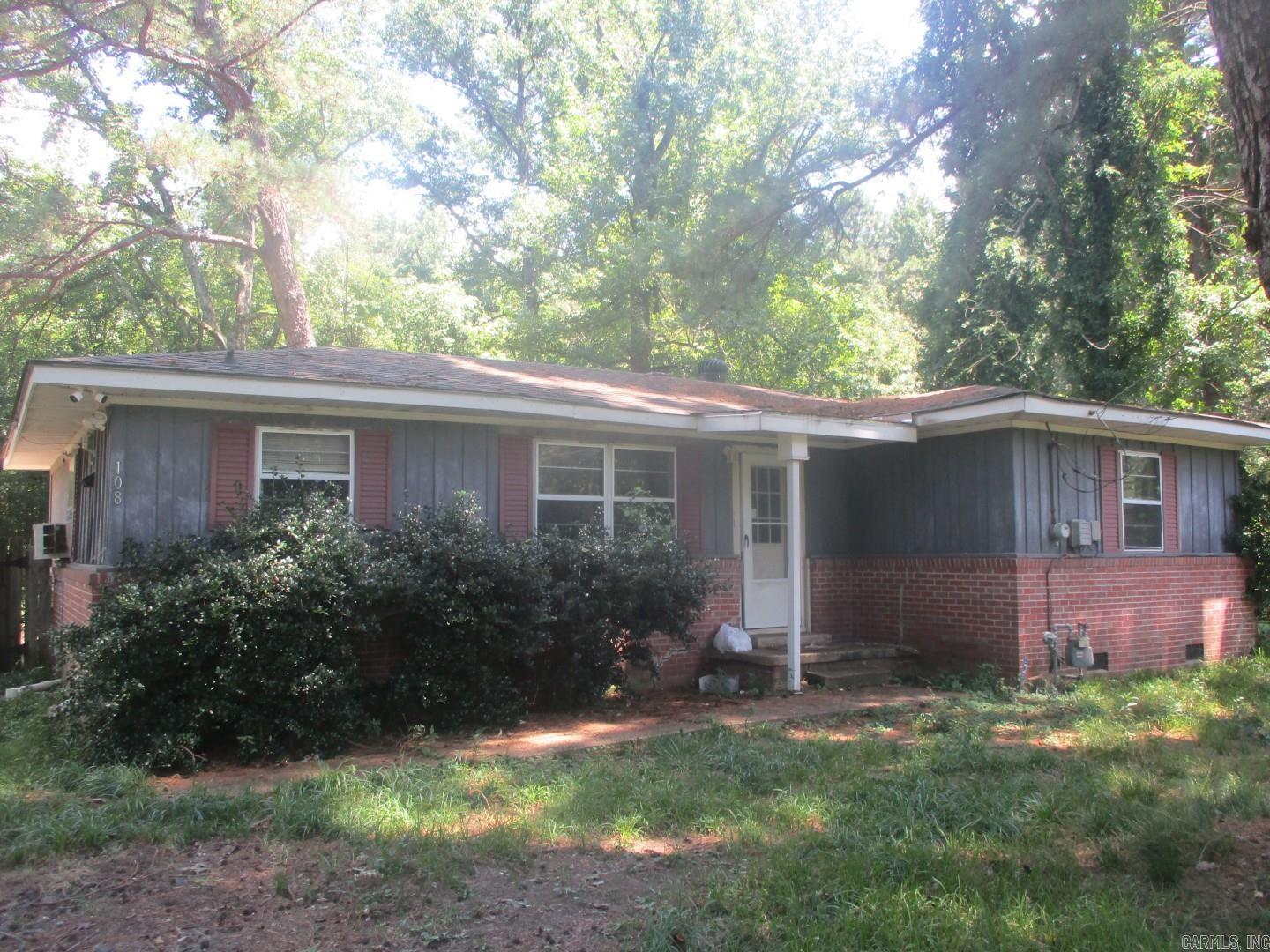 Don't miss out on this 2 bedroom, 1 bath, with living room, kitchen/dining combo, laundry room, patio and st.bldg. with partially fenced yard. **Agents please READ agent/confidential remarks section for additional information, showing and offer instructions prior to showing the property!