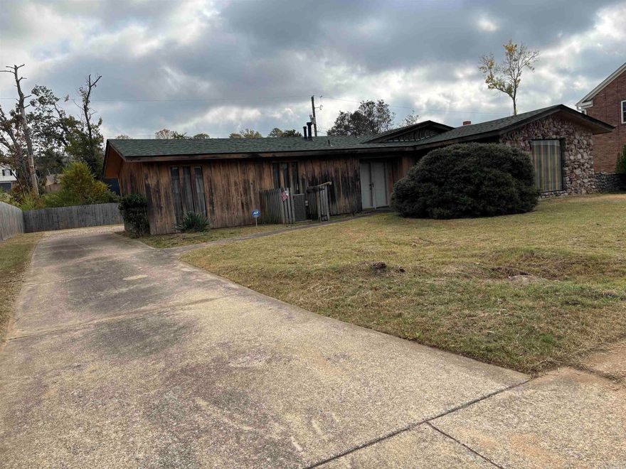 Great MIDTOWN investment property. One story, 3 bedrooms, 2 baths, 2 car attached garage. This is a fixer upper.  Flood insurance might be required, but seller/estate said water has never gotten near the house in the 40 years it was in the family.