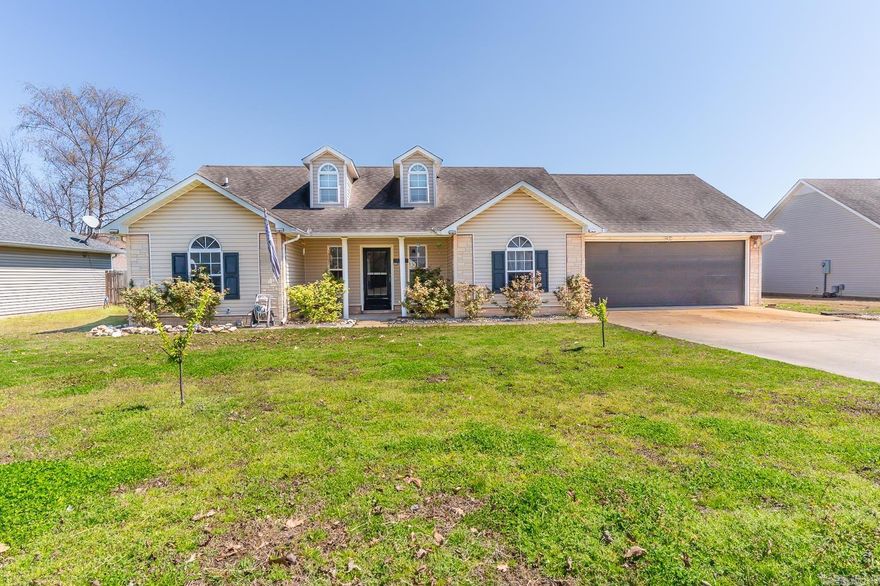 Welcome to Market 4722 Lonoke Lane of Jonesboro, AR!! This charming 3 bedroom, 2 bathroom house offers a perfect blend of comfort and style. Step inside and be greeted by a bright and spacious living area. The kitchen is open to an eat in dining area. There is a separate dining room perfect for entertaining! The split floor plan has the primary bedroom and bathroom on one side and the other 2 bedrooms and full bathroom on the other side. Relax and unwind in your private backyard oasis, perfect for summer barbecues or morning coffee. The curb appeal of this home is enhanced by the rose bushes surrounding the house, creating a warm and inviting atmosphere. This property is located minutes from I-555. Don't miss your chance to see this stunning property! Call today to schedule your showing!!