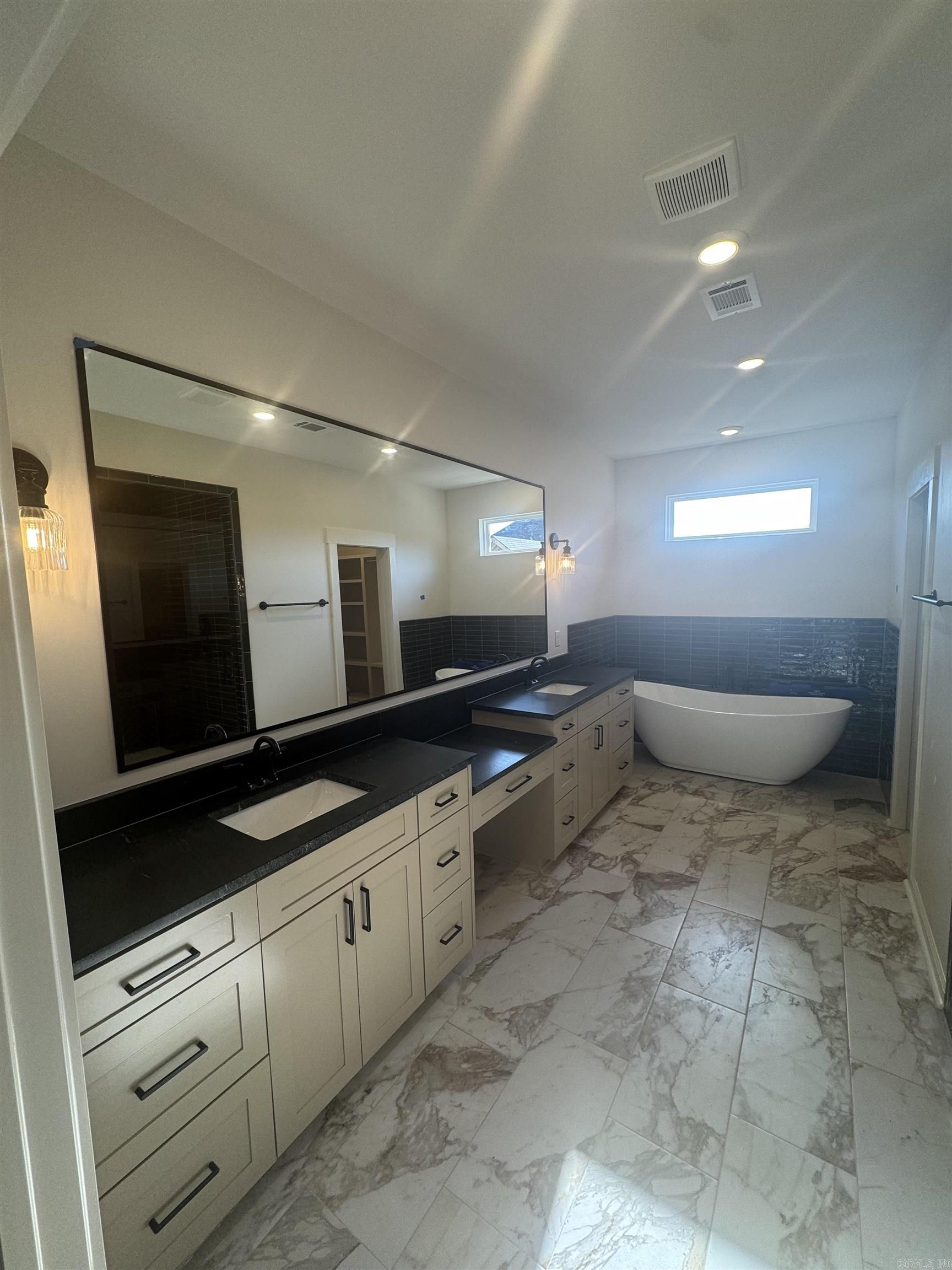 MIDTOWN BRYANT - Residential