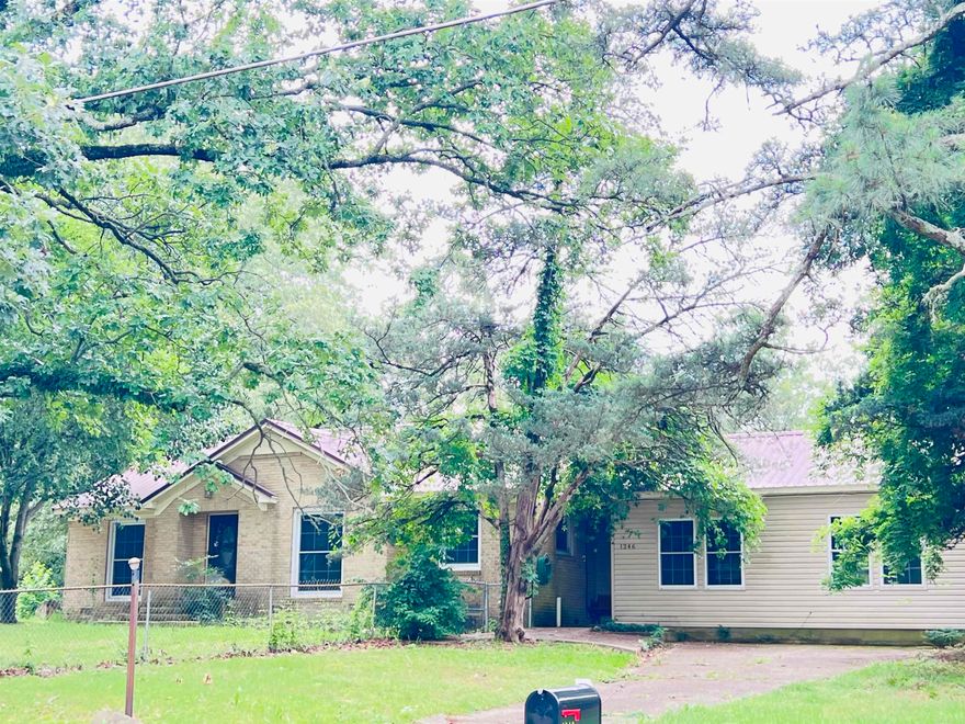 Located in Lakeside School District, this 6 bed, 5 bath home offers over 4,200 sq ft of flexible space just minutes from the school, Oaklawn Casino, and downtown Hot Springs. Perfect for multi-gen living or rental potential, it features two living areas, a shared kitchen and laundry, plus a bonus room for an office, playroom, or hobbies.  Sitting on .82 acres, the fully fenced yard is great for kids, pets, or relaxing outdoors. The 25x40 shop adds even more value for storage, workspace, or projects. New HVAC unit 2019. New electrical and hardwired smoke detectors 2019  Could easily be converted to duplex. Sellers are motivated — this one’s full of opportunity.