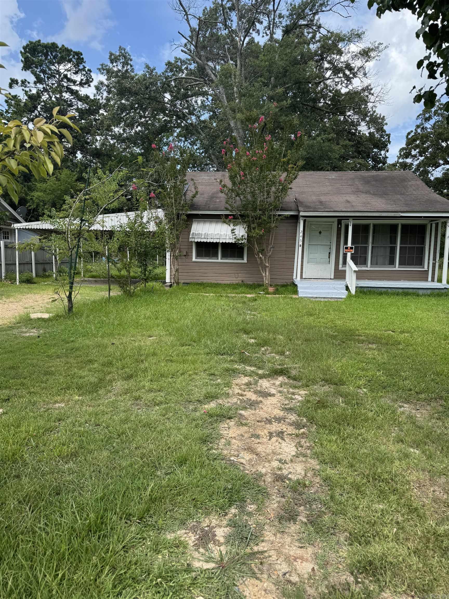 COZY TWO BEDROOM HOME ONE BATH HOME, PERFECT FOR STARTER HOME OR INVESTMENT PROPERTY.