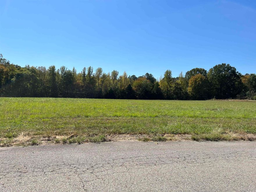 Zoned C2 Commercial.  All mineral rights convey.  Easy Access to interstate 67/167.  All city utilities are in place including city sewer.  Lots leveled and cleared.  Curbs & gutters.