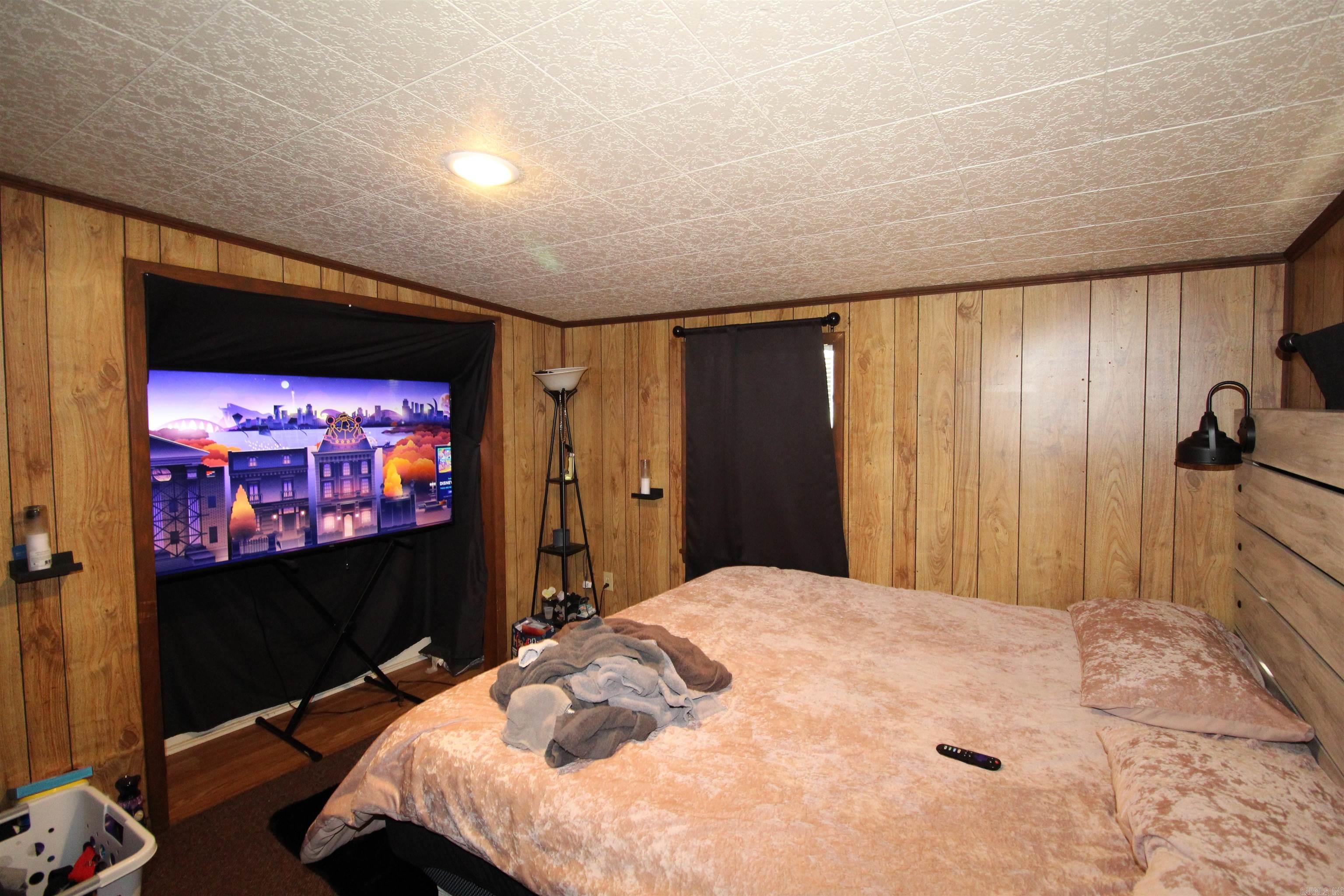 METES & BOUNDS - Residential Income