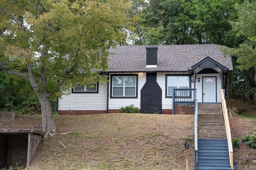 Move-in ready and completely remodeled, this 2-bedroom, 1.5-bath home offers 1,122 sq. ft. of fresh, modern living space in the Martin Luther King Historical District. Enjoy new flooring, updated kitchen and baths, and a convenient location close to downtown Little Rock.