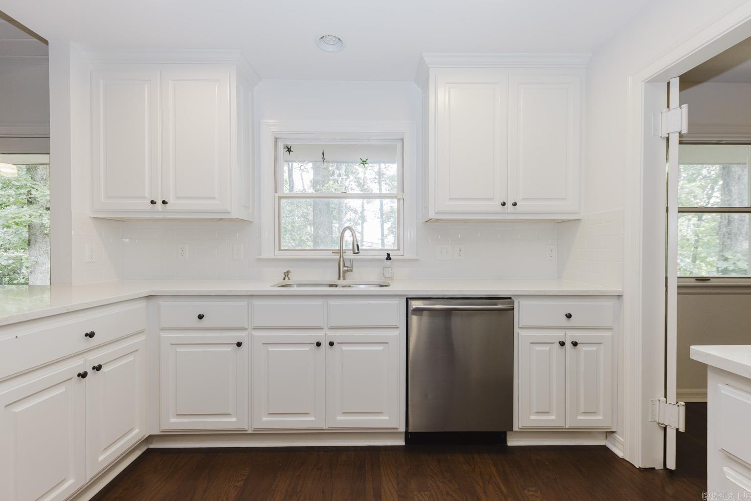 LEAWOOD MANOR - Residential