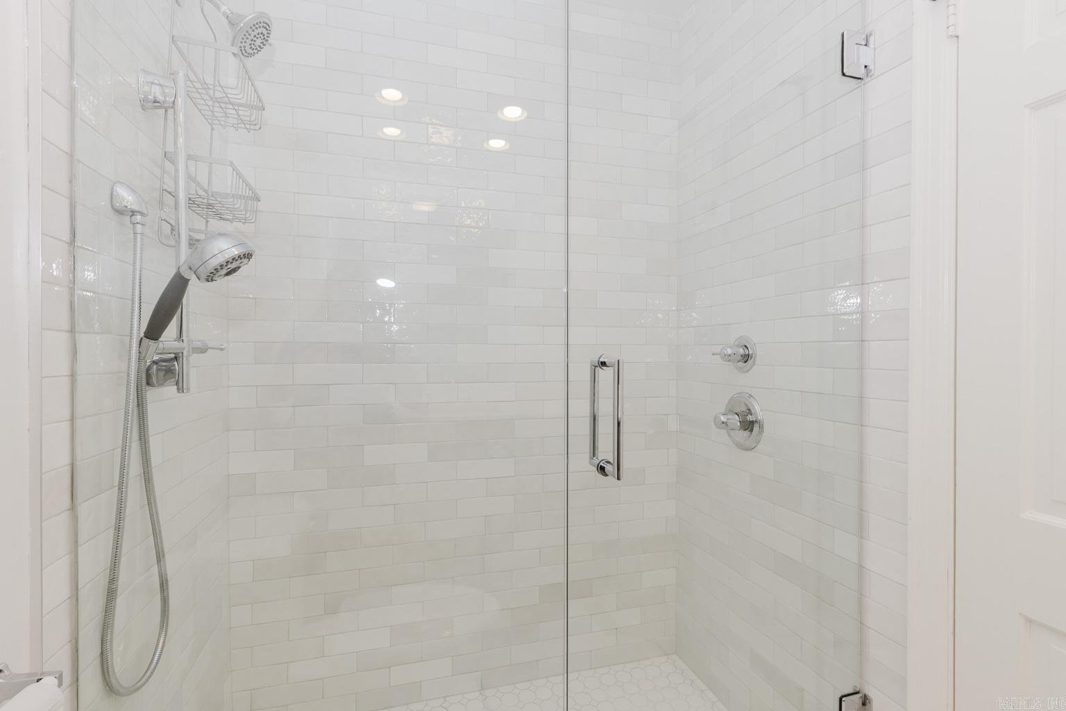 LEAWOOD MANOR - Residential