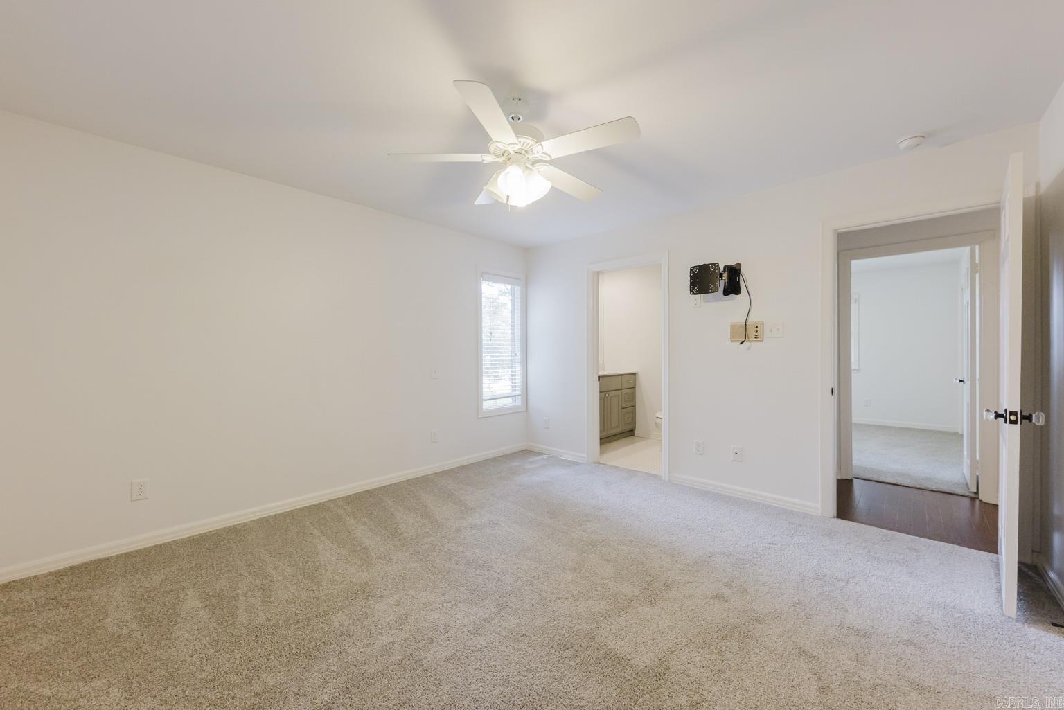 LEAWOOD MANOR - Residential