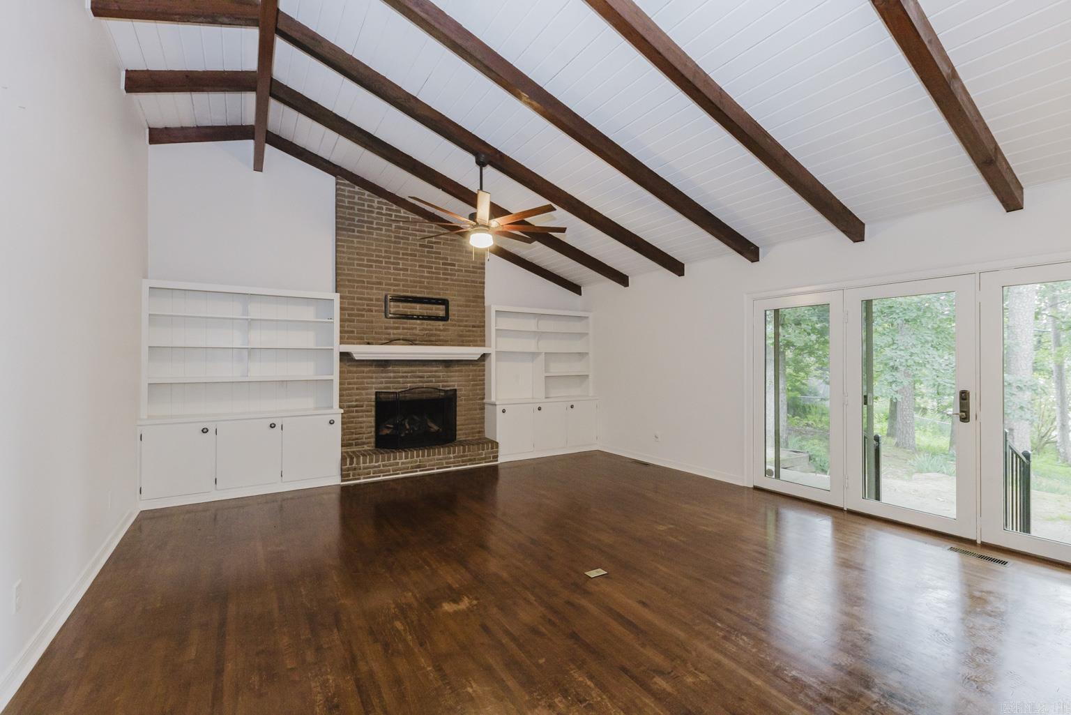 LEAWOOD MANOR - Residential