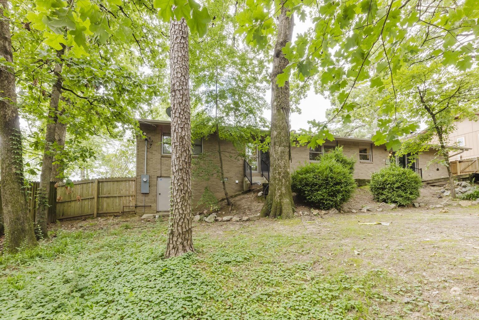 LEAWOOD MANOR - Residential