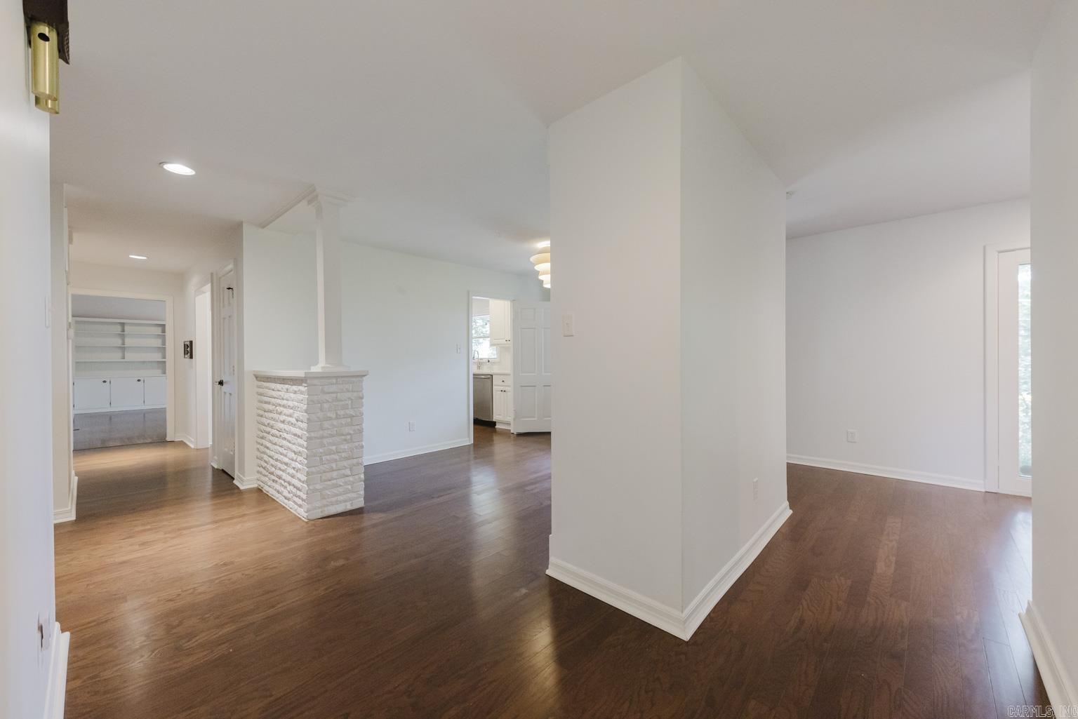 LEAWOOD MANOR - Residential