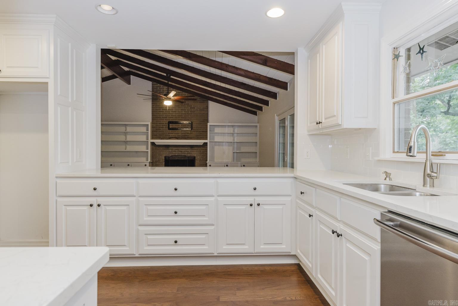 LEAWOOD MANOR - Residential