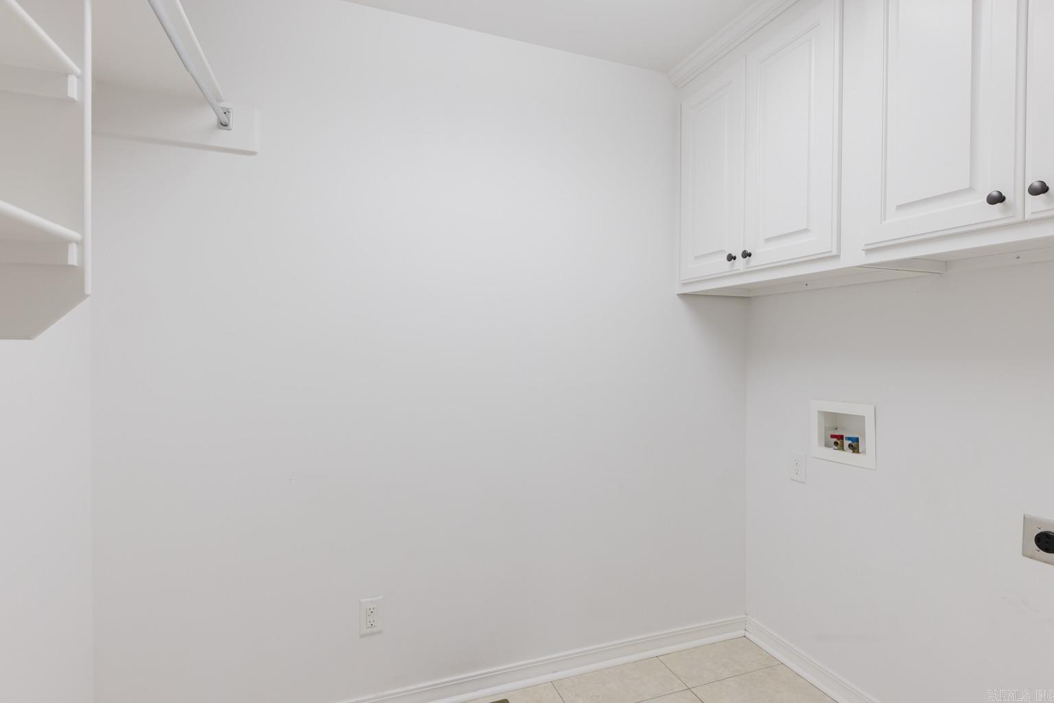 LEAWOOD MANOR - Residential