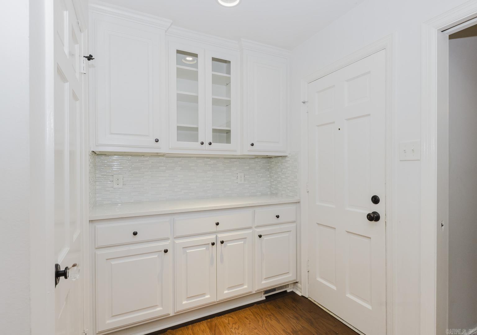 LEAWOOD MANOR - Residential