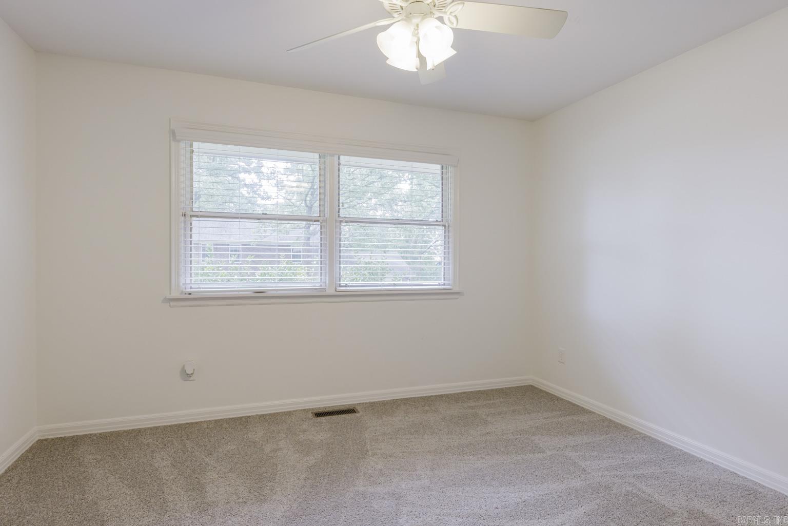 LEAWOOD MANOR - Residential