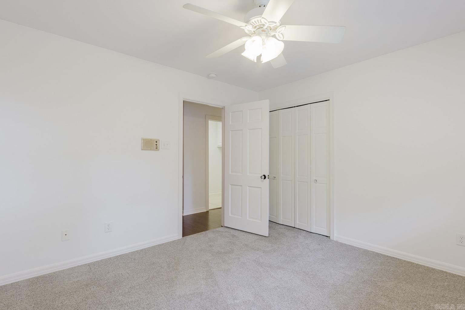 LEAWOOD MANOR - Residential