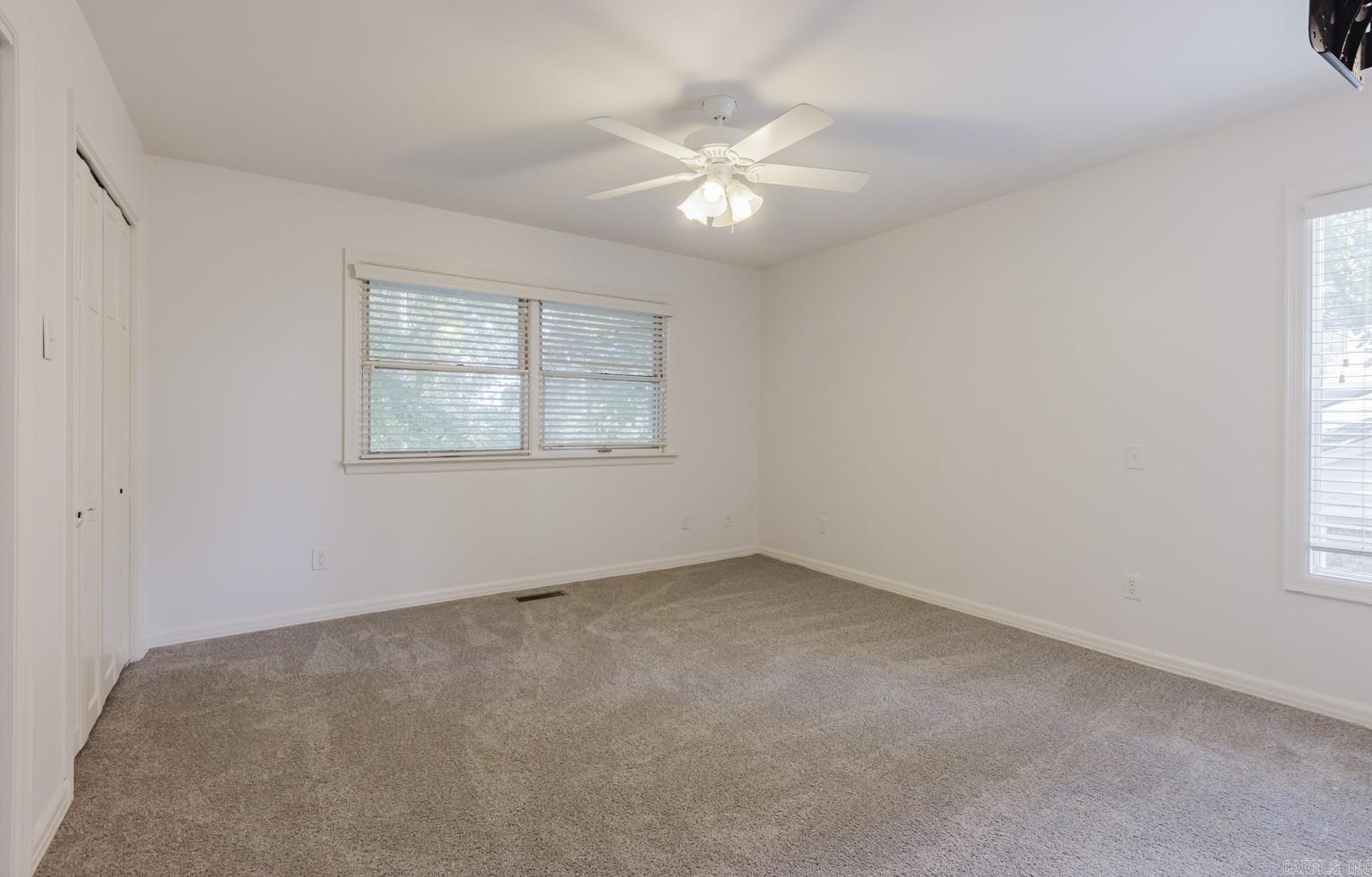 LEAWOOD MANOR - Residential