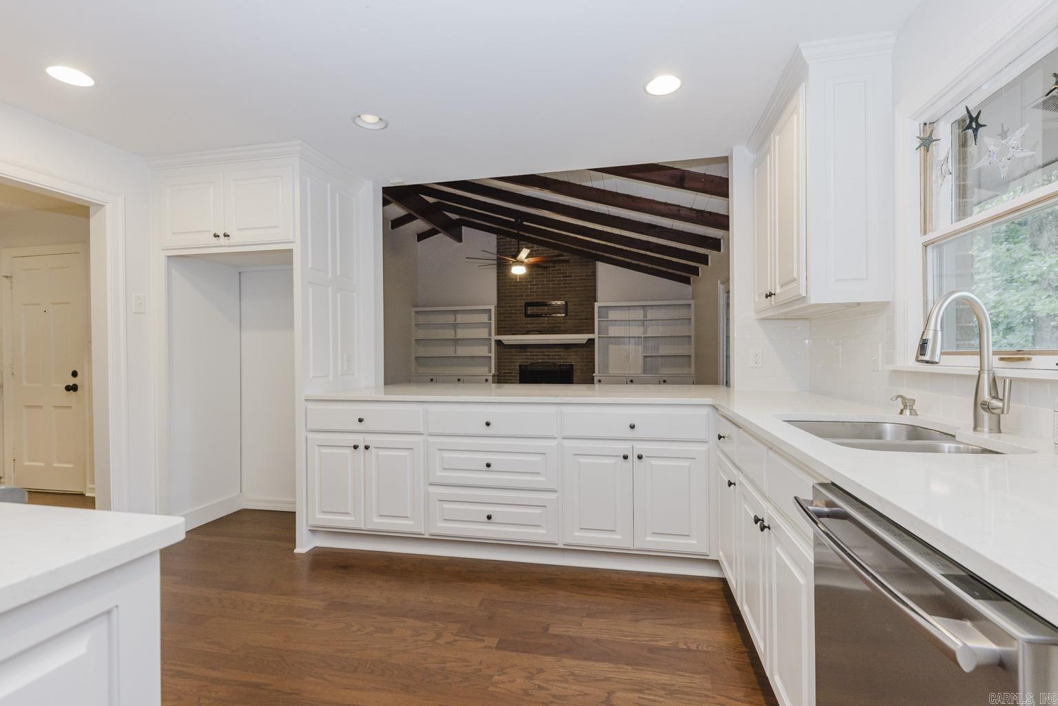 LEAWOOD MANOR - Residential