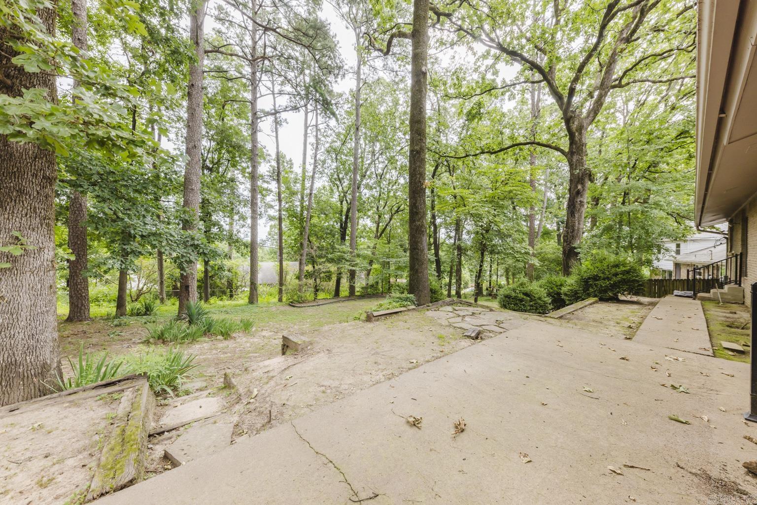 LEAWOOD MANOR - Residential