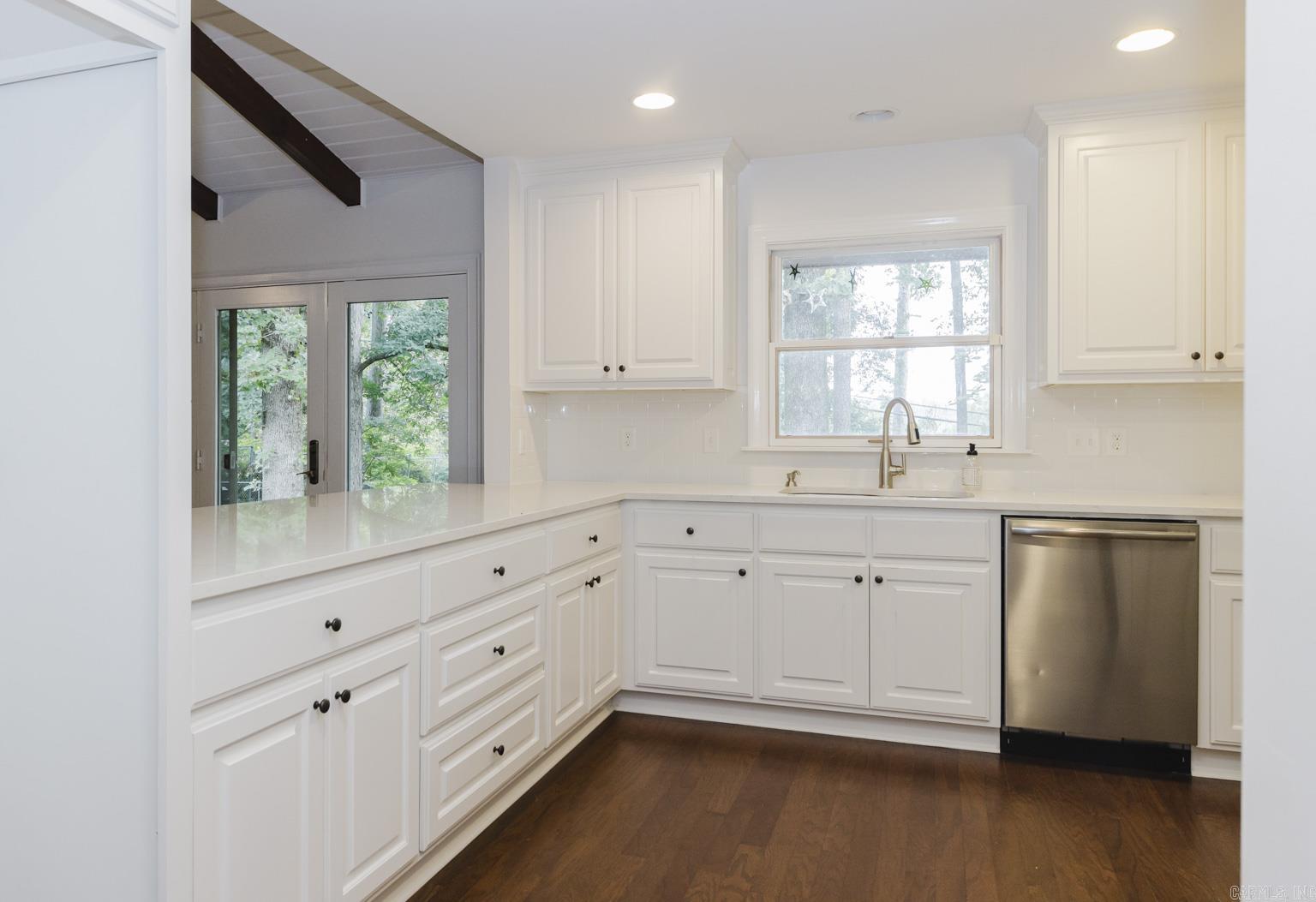 LEAWOOD MANOR - Residential