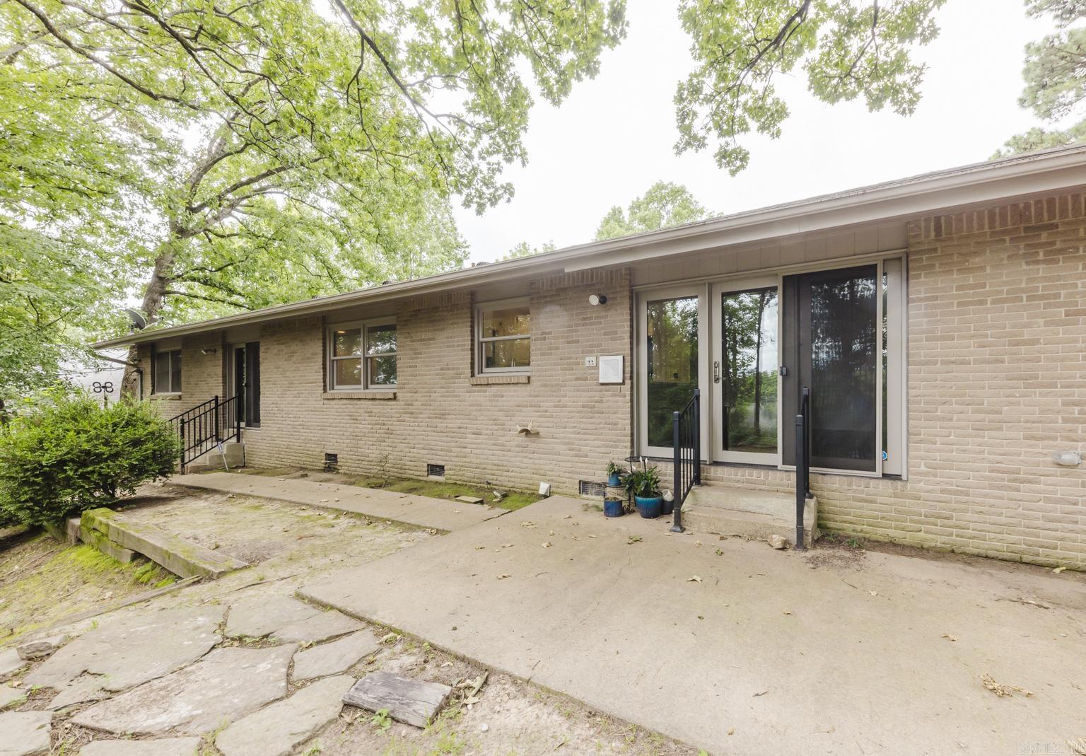 LEAWOOD MANOR - Residential