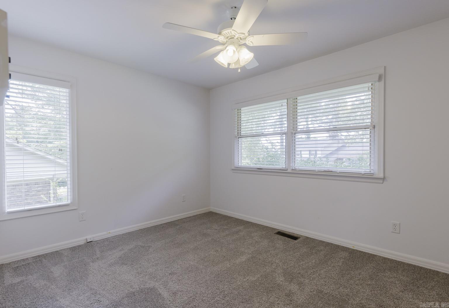 LEAWOOD MANOR - Residential