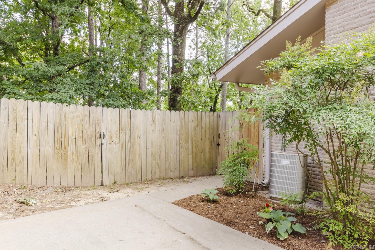 LEAWOOD MANOR - Residential