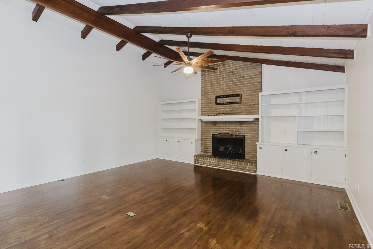 LEAWOOD MANOR - Residential