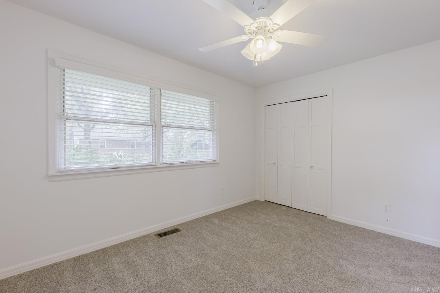 LEAWOOD MANOR - Residential