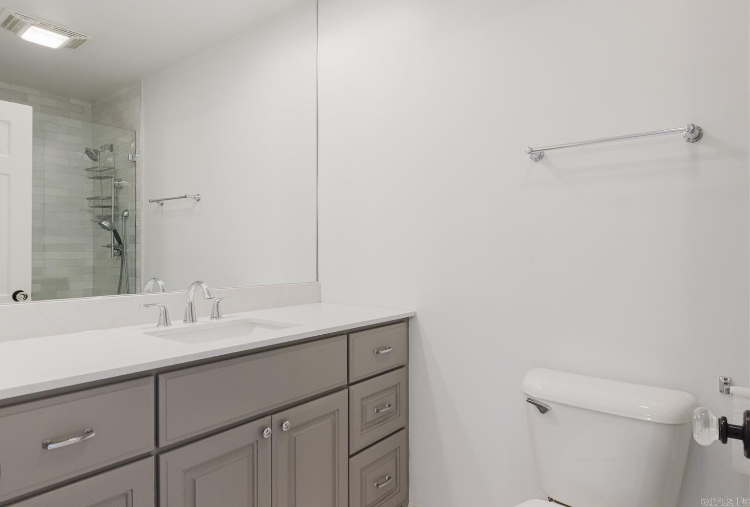 LEAWOOD MANOR - Residential