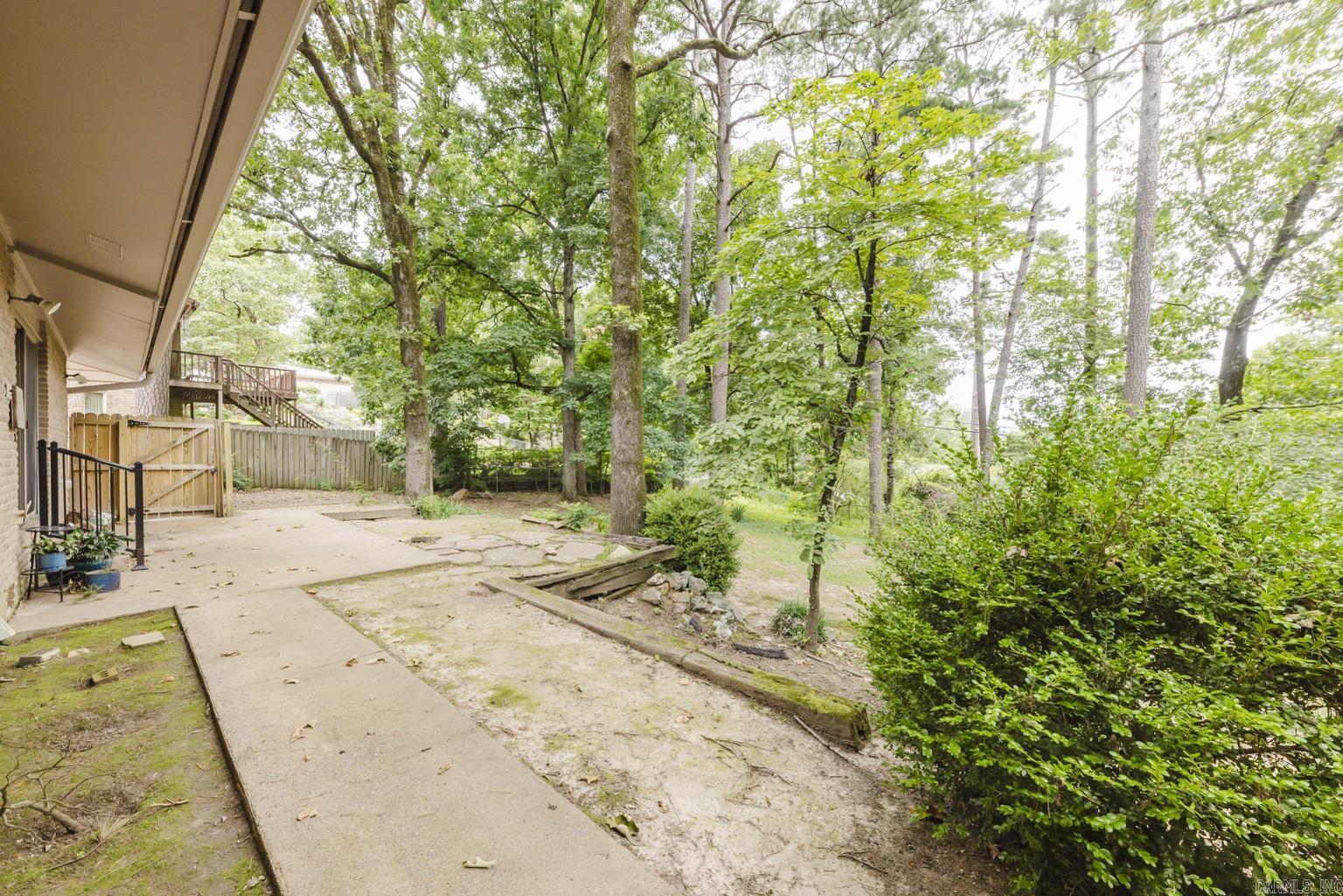 LEAWOOD MANOR - Residential