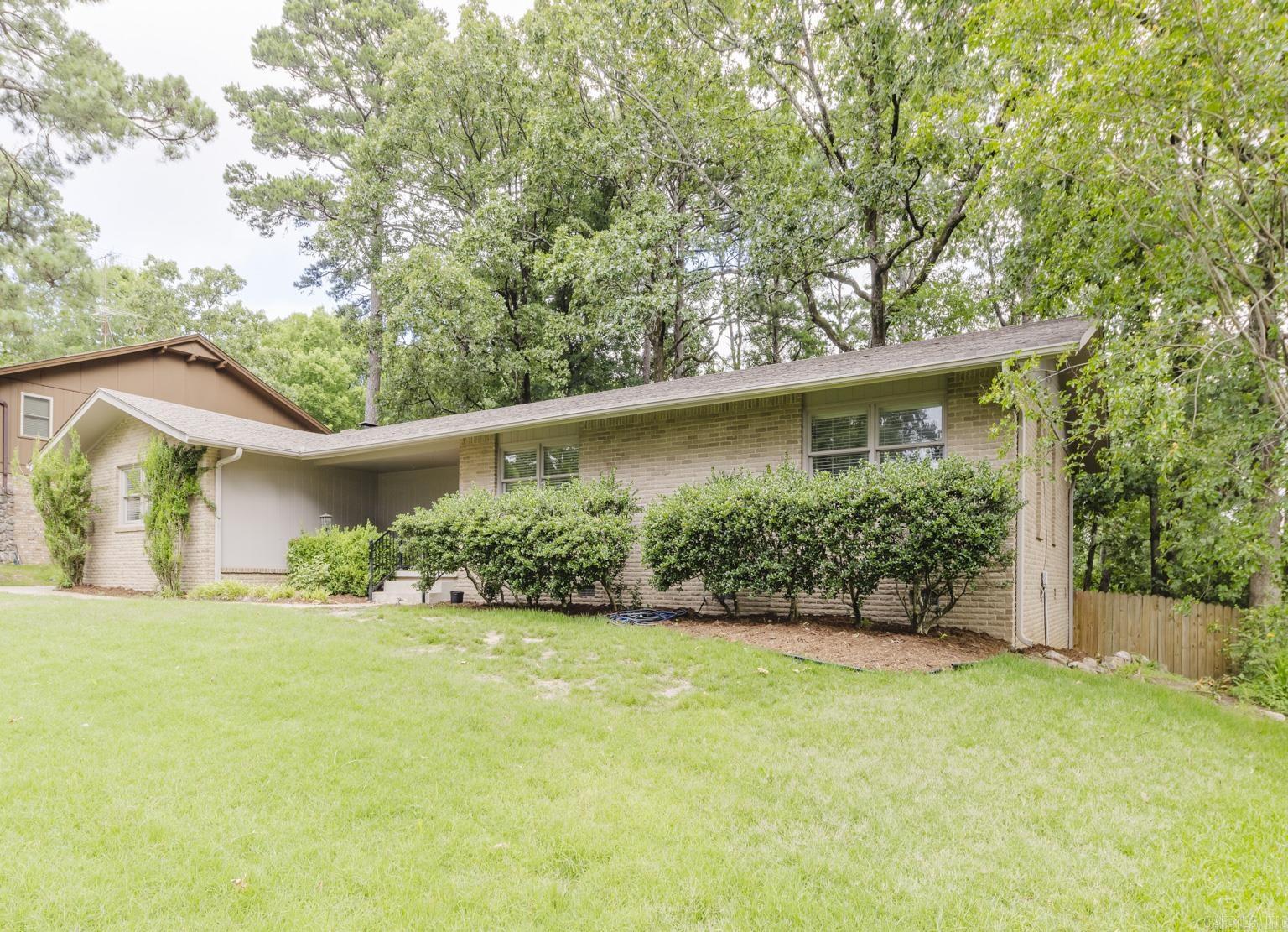 LEAWOOD MANOR - Residential