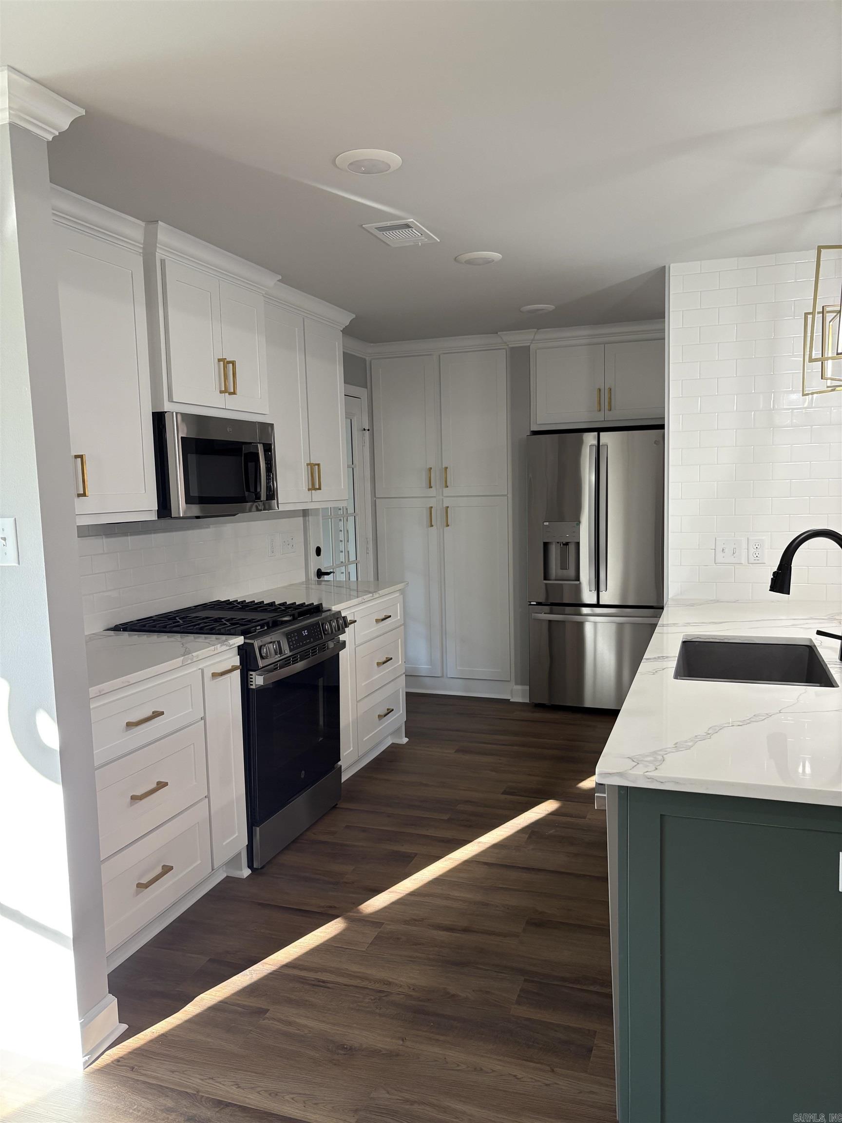 STONEWALL - Residential