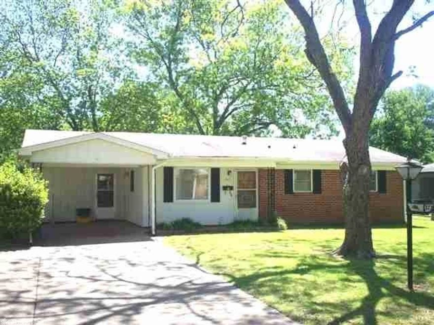 SOLD AS IS!!! HUGE PRICE DROP!   MOTIVATED!!! !NEW CARPET AND KITCHEN FLOORS!!! Lots of space for the Money!  The backyard is fenced and has 2 storage buildings. AGENTS SEE REMARKS