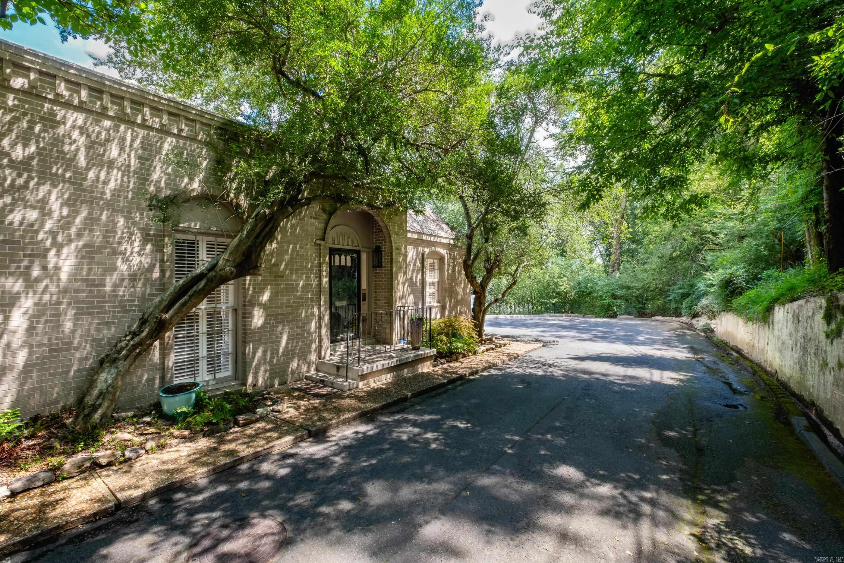 Townhouses in the Park - Residential