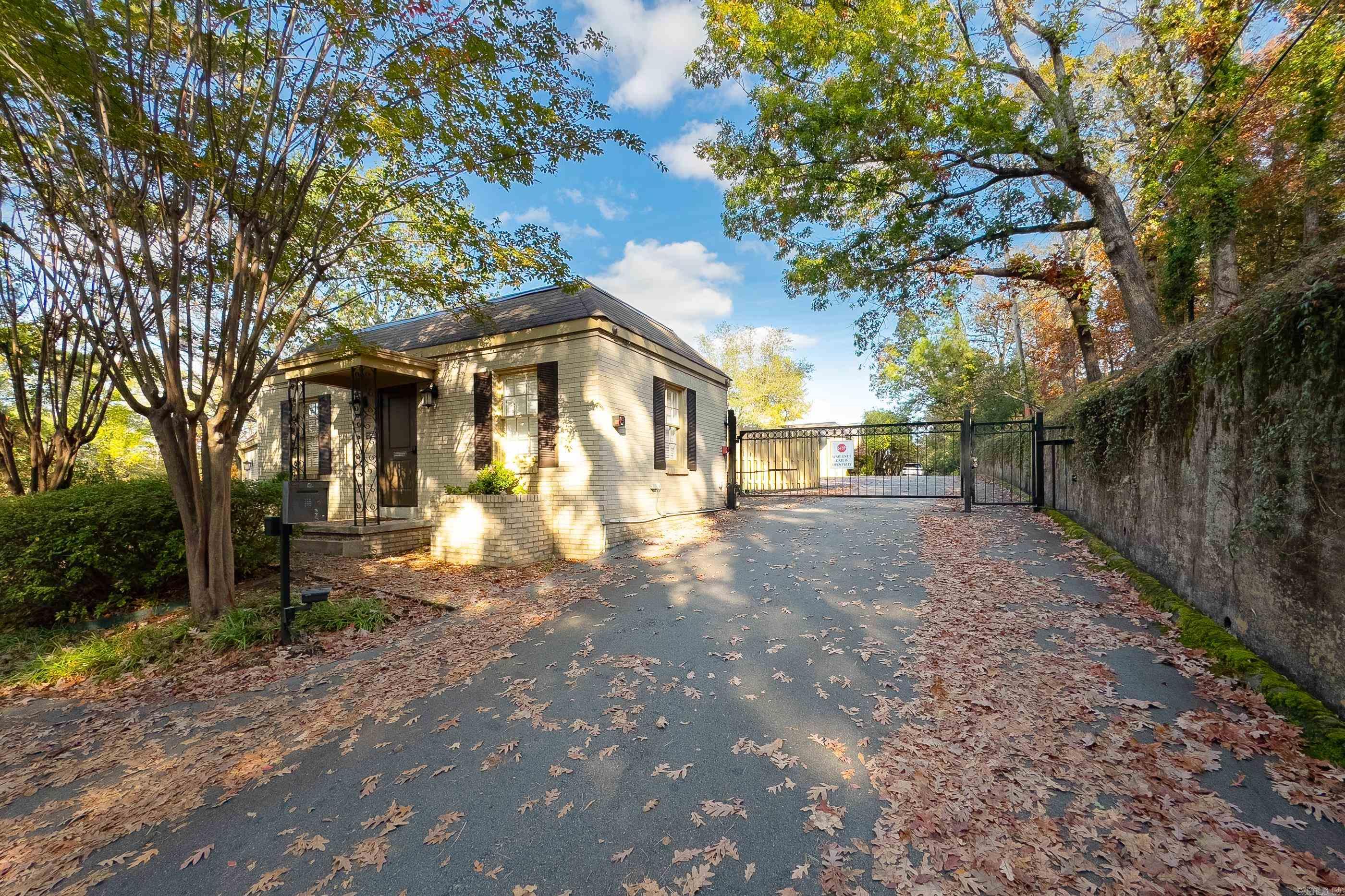 Townhouses in the Park - Residential