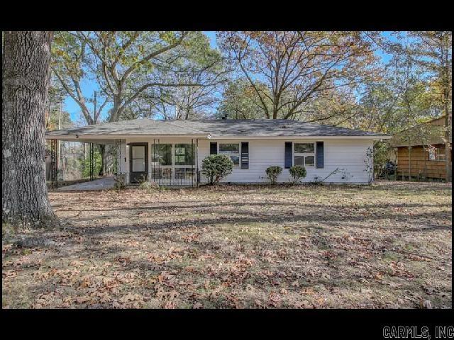 *LITTLE ROCK* NICE HOME IN MEADOWCLIFF SUBDIVISION!! This Three Bedroom One And A Half Bathroom Home Features Over 1,000 Square Feet! Gas Stove In Kitchen! Vinyl Flooring Throughout! Central Heat And Air! 1 Car Carport For Parking! Fenced In Backyard! AVAILABLE MID AUGUST 2025!!!