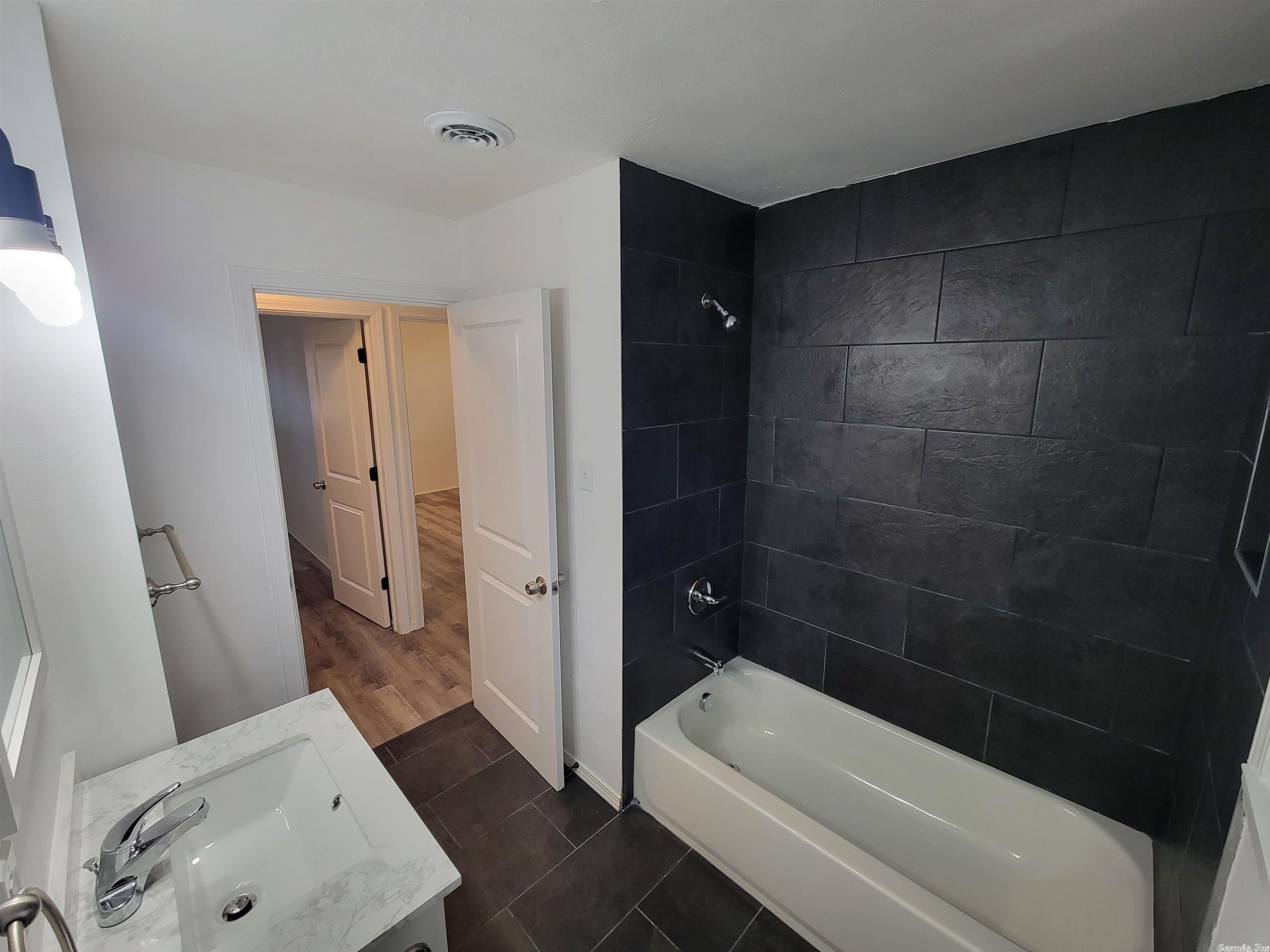 Oak View - Residential Lease