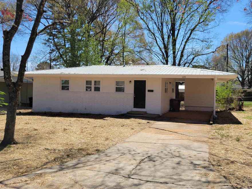 Available for rent: 3 bedroom  bath House. Lease terms $995 security deposit, and a $50 application fee. Contact and apply online at https://c21prjxrentals.com