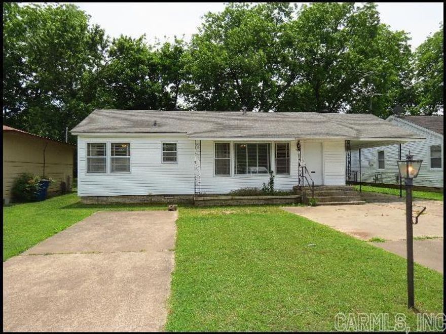 *NORTH LITTLE ROCK* CUTE HOME IN SPANISH GRANT SUBDIVISION!! This 3 Bedroom And 2 Bath Home Features Over 1100 Sqft! Maple Cabinets In The Kitchen, Along With Range And Dishwasher Provided! Wood Flooring Throughout! Carport For Parking! Fenced Backyard! Just Minutes Away From Baptist Hospital! AVAILABLE NOW!!! <a href='https://raineyrealty.com/virtualtour.php?r=W7RN1Q'> Click here for a 360° Virtual Tour</a>